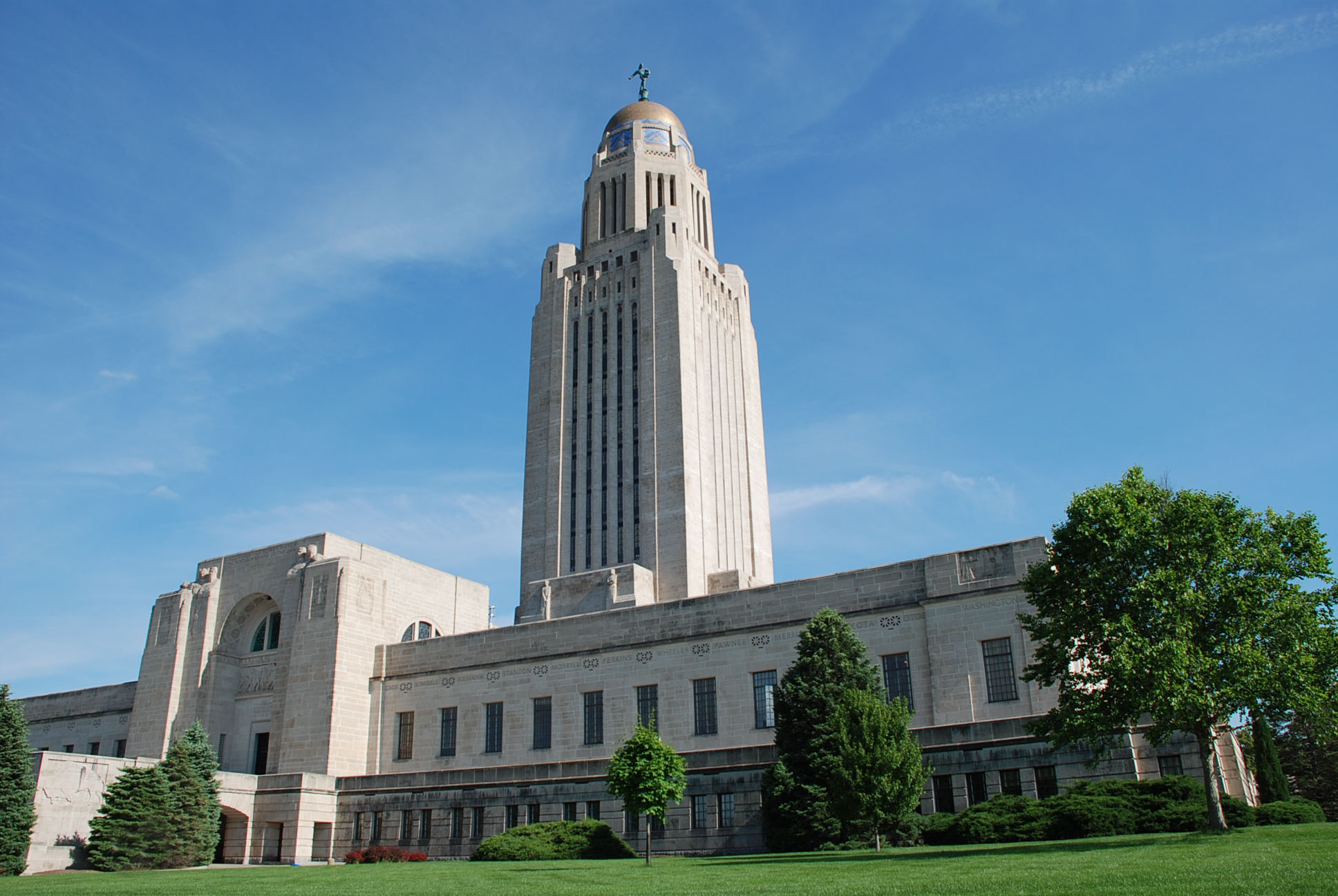 photo of Nebraska state Capitol building housing the Nebraska Legislature